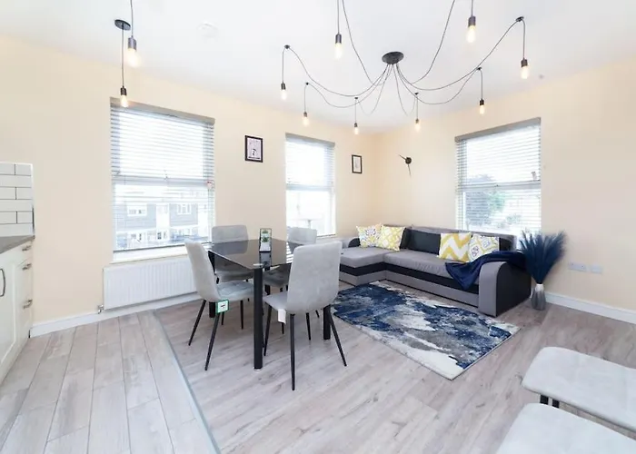 Modern Stylish 2 Bedroom Apartment In East London
